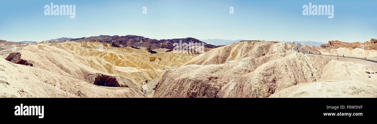 Panoramablick auf der kurvenreichen Straße, Zabriskie Point, Death Valley, Kalifornien, USA Stockfoto