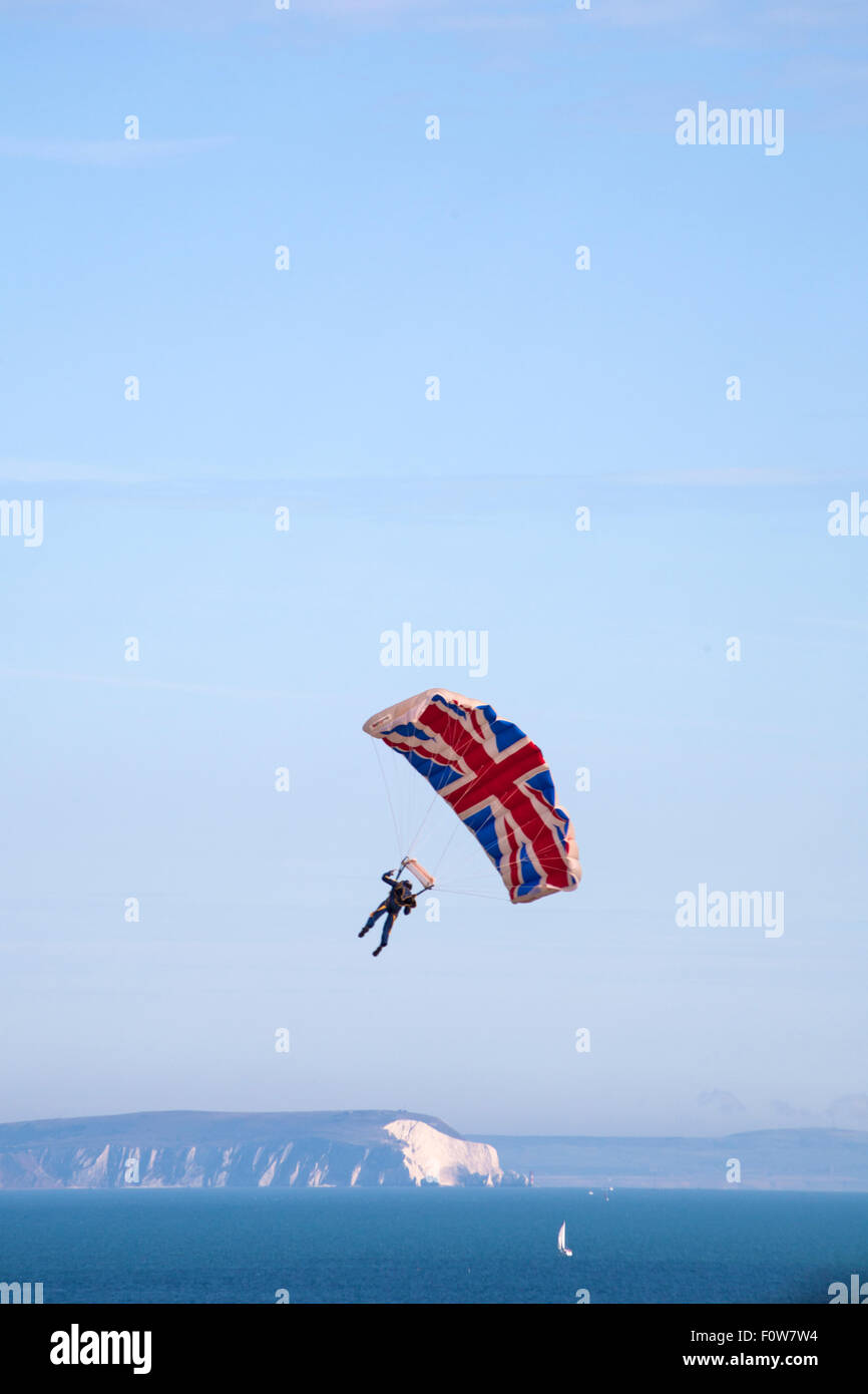 Bournemouth, Dorset, England, UK. 21. August 2015. Die Tiger Freefall Fallschirm Team in Bournemouth Air Festival 2015 Credit: Carolyn Jenkins/Alamy leben Nachrichten Stockfoto
