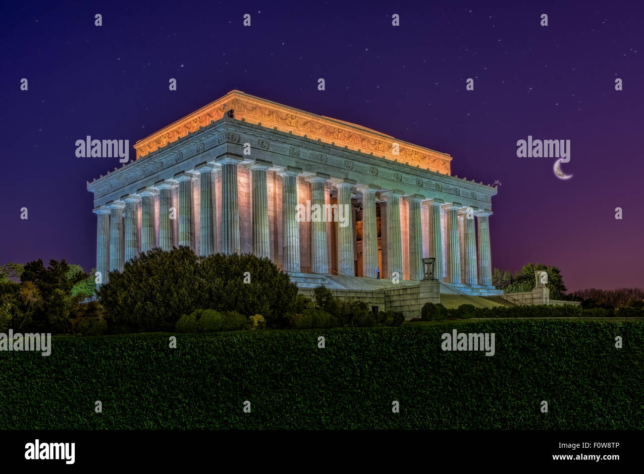 Sterne und einen halben Mond Surrond Lincoln Memorial nationale Wahrzeichen während der blauen Stunde vor Sonnenaufgang Stockfoto
