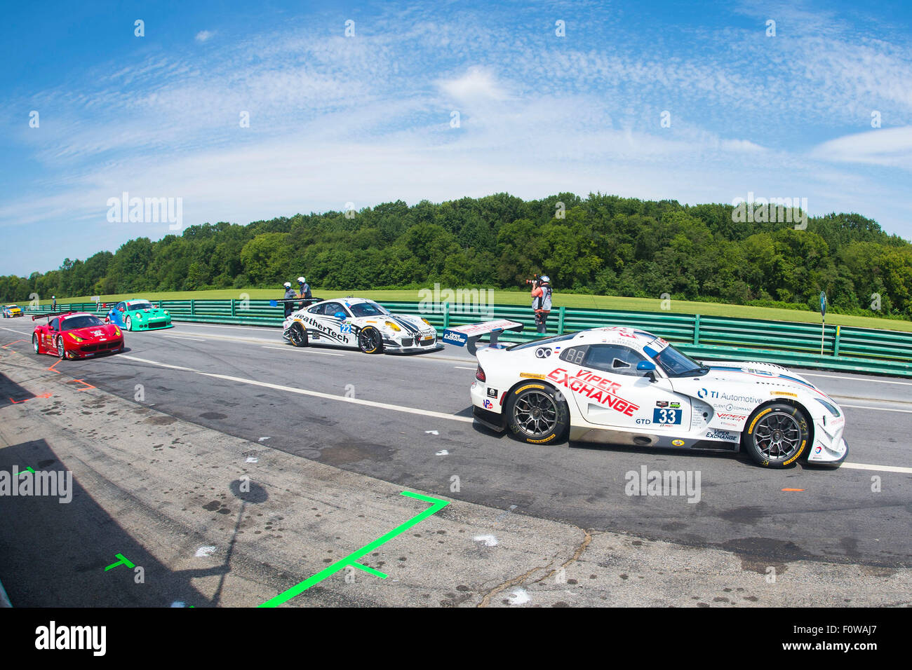 Alton, VA, USA. 21. August 2015. Alton, VA - 21. August 2015: The Tudor United WeltSportscar Meisterschaft Team von Ben Keating und Jeroen Bleekemolen nehmen den Titel in der #33 ViperExchange.com Dodge Viper SRT für ein Training für den Eiche Baum Grand Prix auf dem Virginia International Raceway in Alton, VA. Bildnachweis: Csm/Alamy Live-Nachrichten Stockfoto