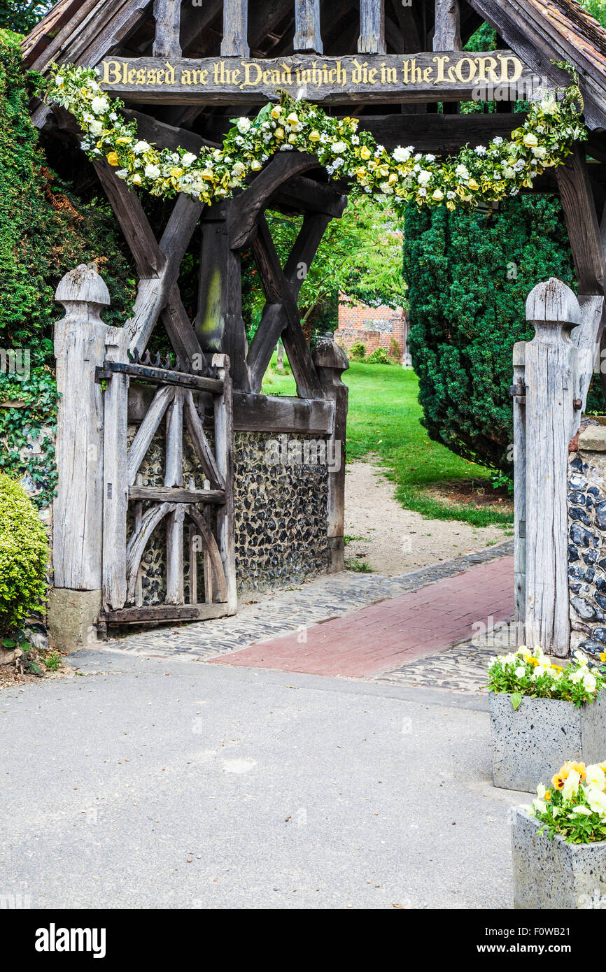 Die Lychgate von der Kirche St. Peter und Paul in Kentish Dorf Shoreham. Stockfoto