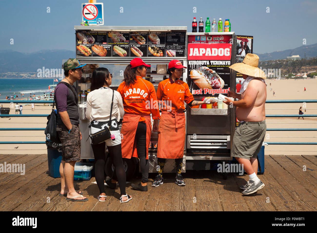 Speisen stehen, Santa Monica Pier, Santa Monica, Los Angeles, Kalifornien, USA Stockfoto