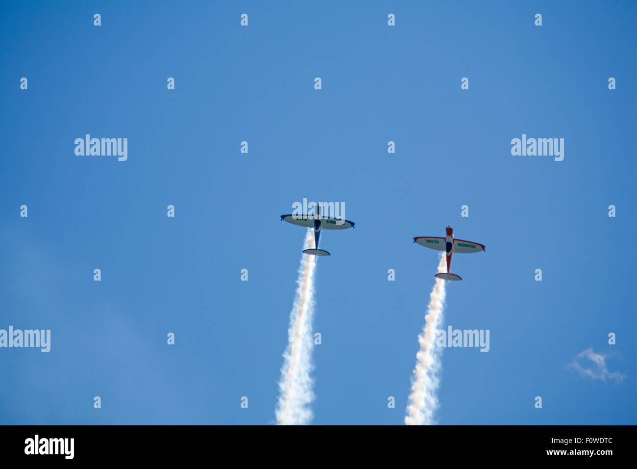 Bournemouth, UK. 21. August 2015. Der Twister Duo führen beim achte jährliche Bournemouth Air Festival. Bildnachweis: Carolyn Jenkins/Alamy Live-Nachrichten Stockfoto