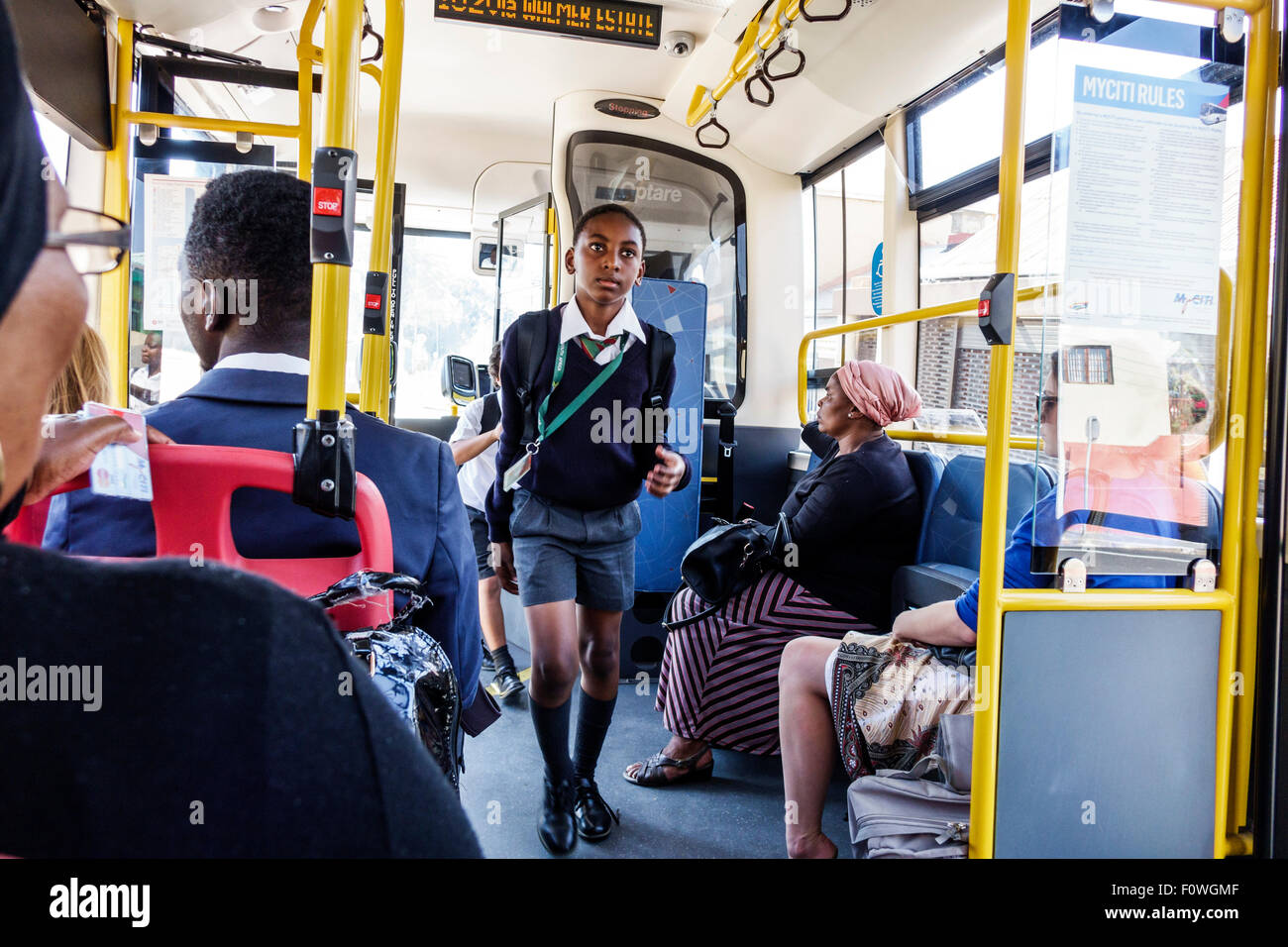 Kapstadt Südafrika, Afrikaner, MyCiTi Bus, öffentliche Verkehrsmittel, Schwarze Schwarze Afrikaner ethnische Minderheit, Afro-Amerikaner, Junge, Studenten educ Stockfoto