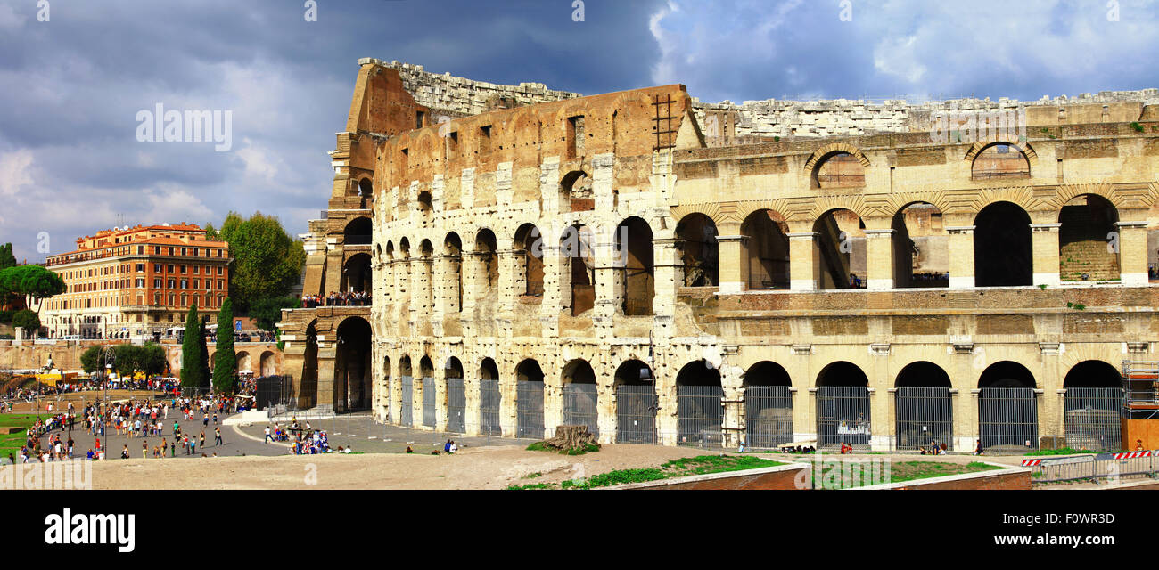 Panorama-Bild der großen Kolosseum und Bogen von Konstantinos. Rom, Italien Stockfoto