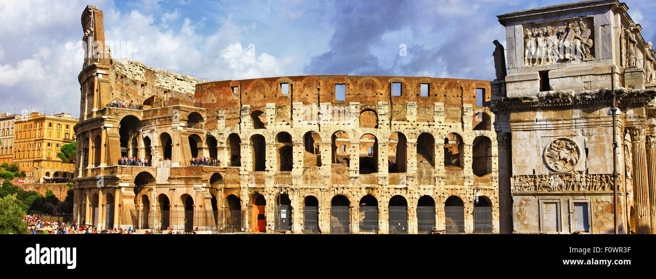 Panorama-Bild der großen Kolosseum und Bogen von Konstantinos. Rom, Italien Stockfoto