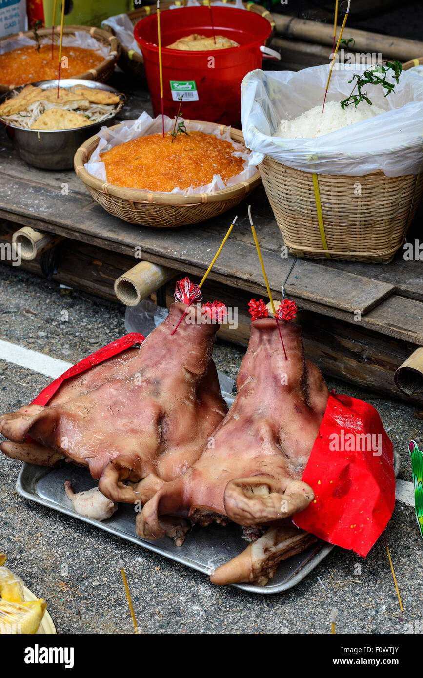 Traditionelles chinesisches Essen Opfergaben an die Götter und ahnen, Hong Kong, China. Stockfoto
