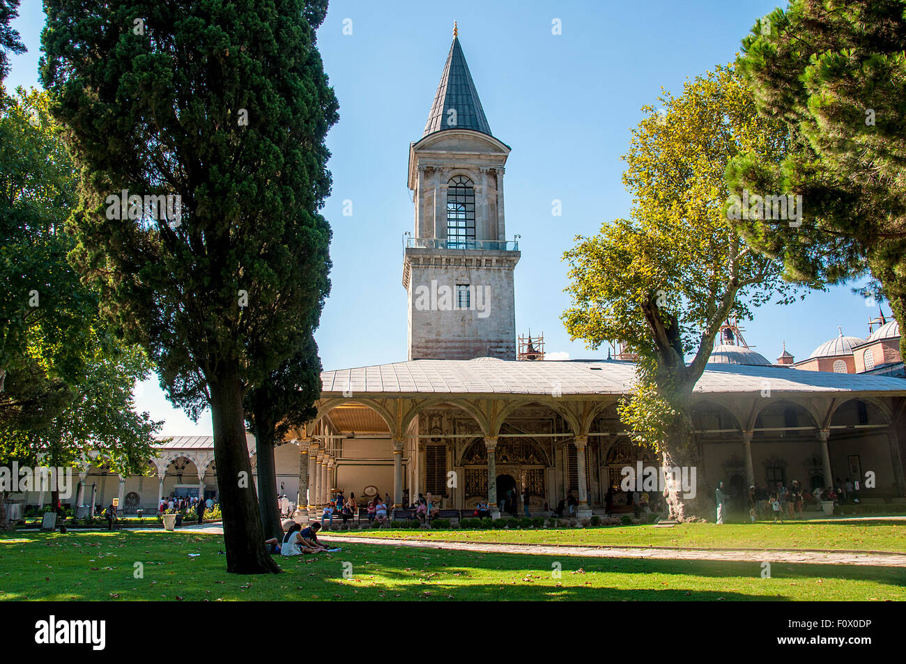 Istanbul, Türkei - 19. August 2015: Turm der Gerechtigkeit in den zweiten Hof des Topkapi-Palastes in Istanbul, Türkei. Es war die Stockfoto