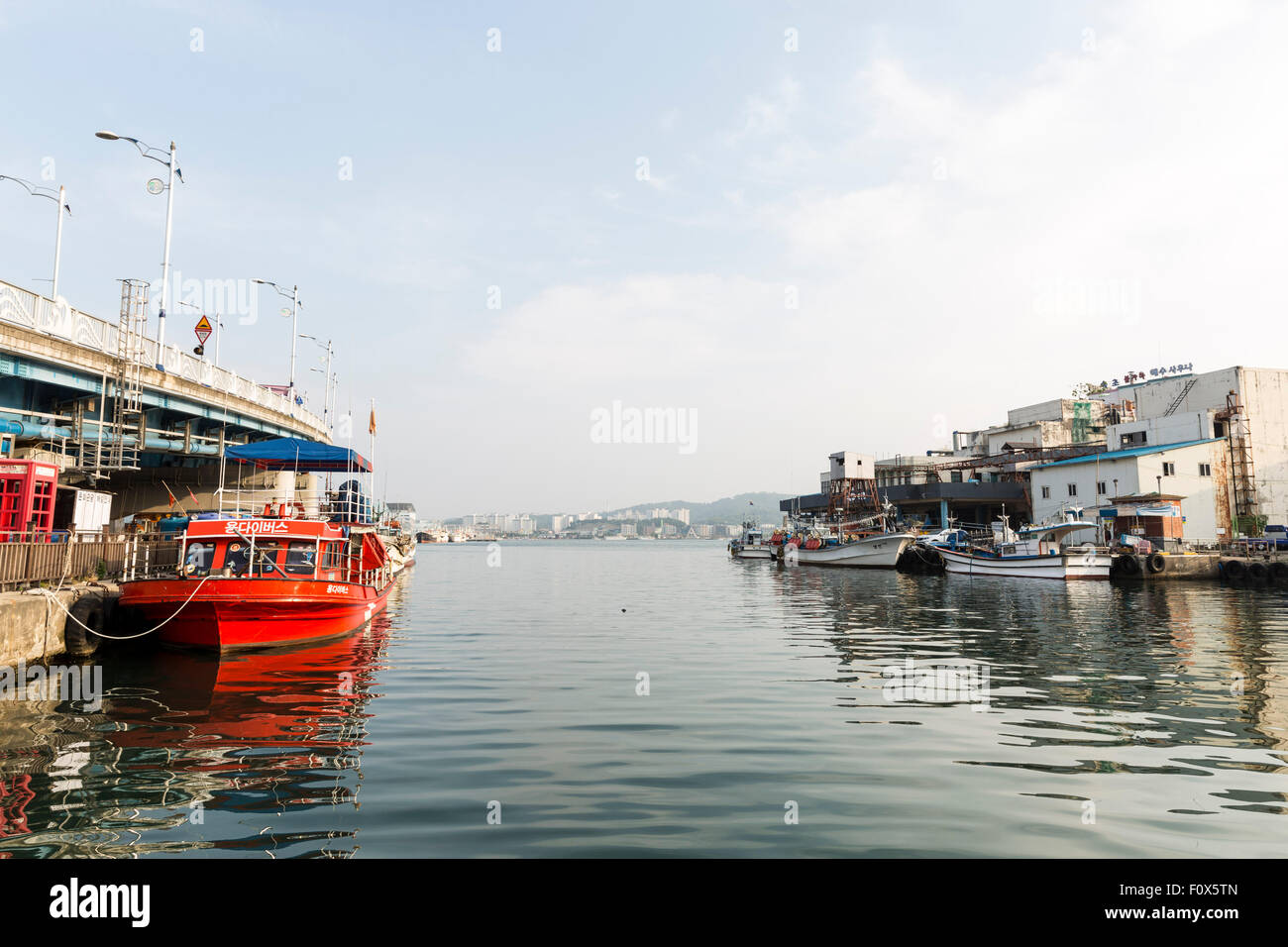 Sokcho Hafen bei Sonnenuntergang, Gangwon-Provinz, Südkorea Stockfoto