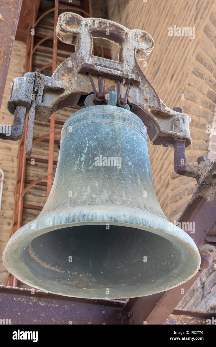 Eisen, alte Glocke in einer christlichen Kirche, Toledo, Spanien  Stockfotografie - Alamy