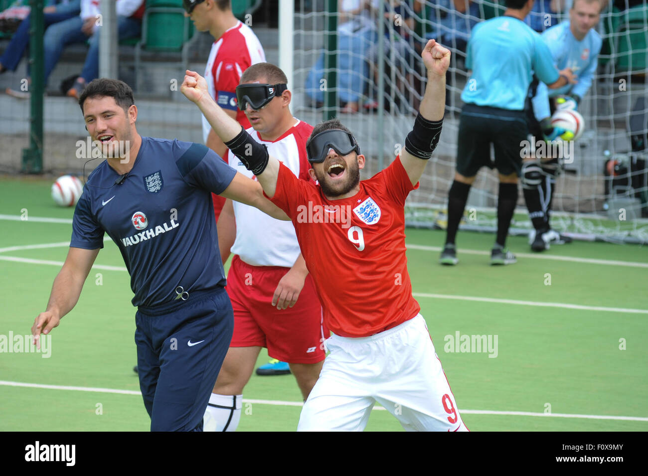 Hereford, Großbritannien. 22. August 2015. Die IBSA Blind Fußball Europameisterschaft 2015 bei Punkt 4, Hereford. England V Polen - feiert Roy Turnham nach erzielte das erste Tor des Turniers. Bildnachweis: James Maggs/Alamy Live-Nachrichten Stockfoto