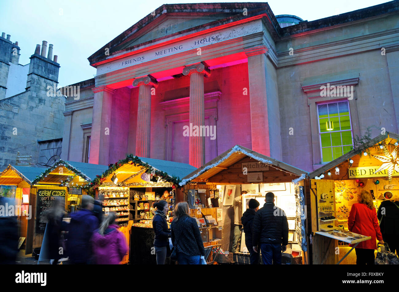 Weihnachten-Marktstände in Bath, Großbritannien Stockfoto