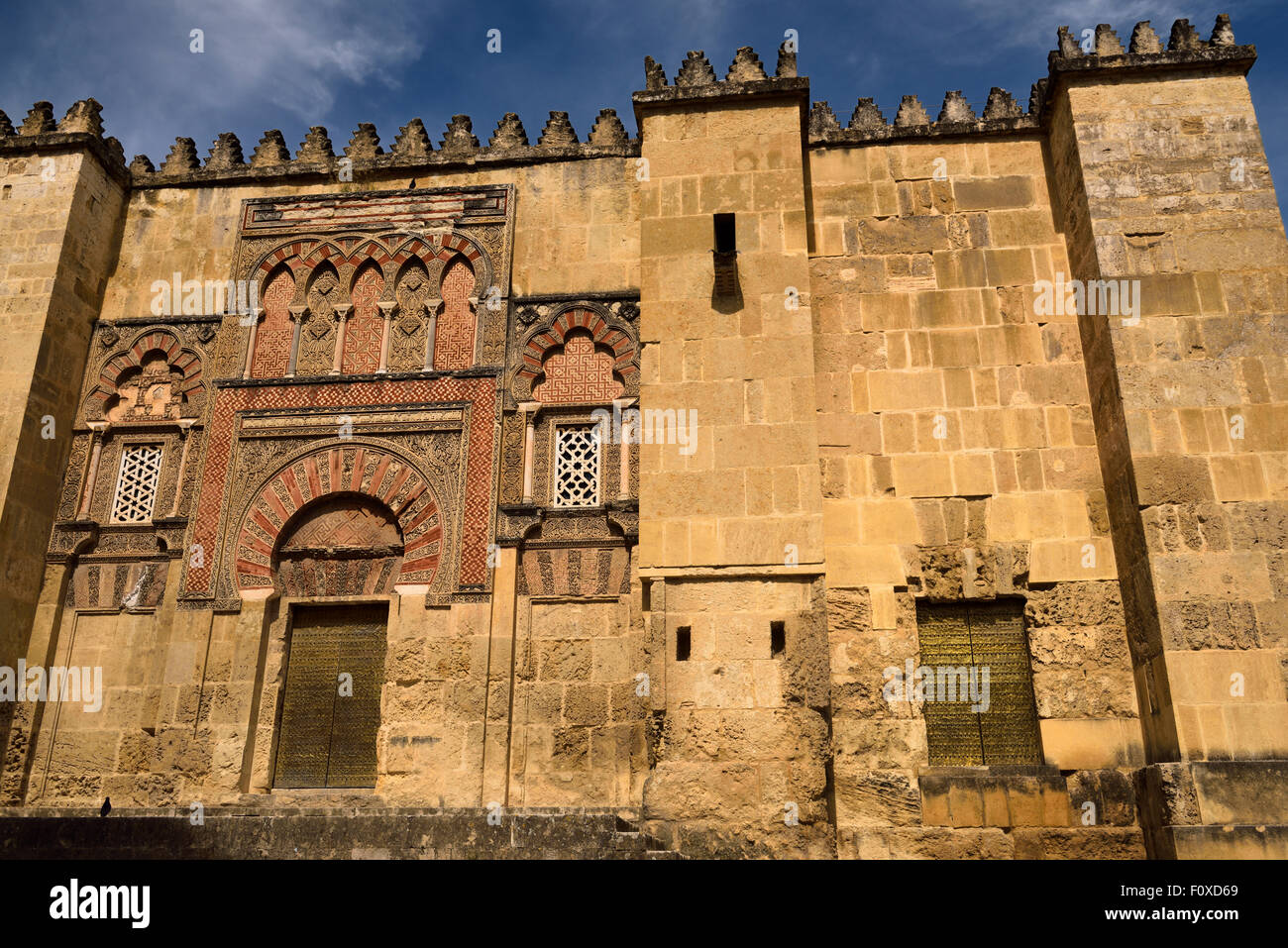 Maurische Architektur von San Ildefonso Tor Al Hakam II Tür auf Westseite der Moschee-Kathedrale von Córdoba Stockfoto