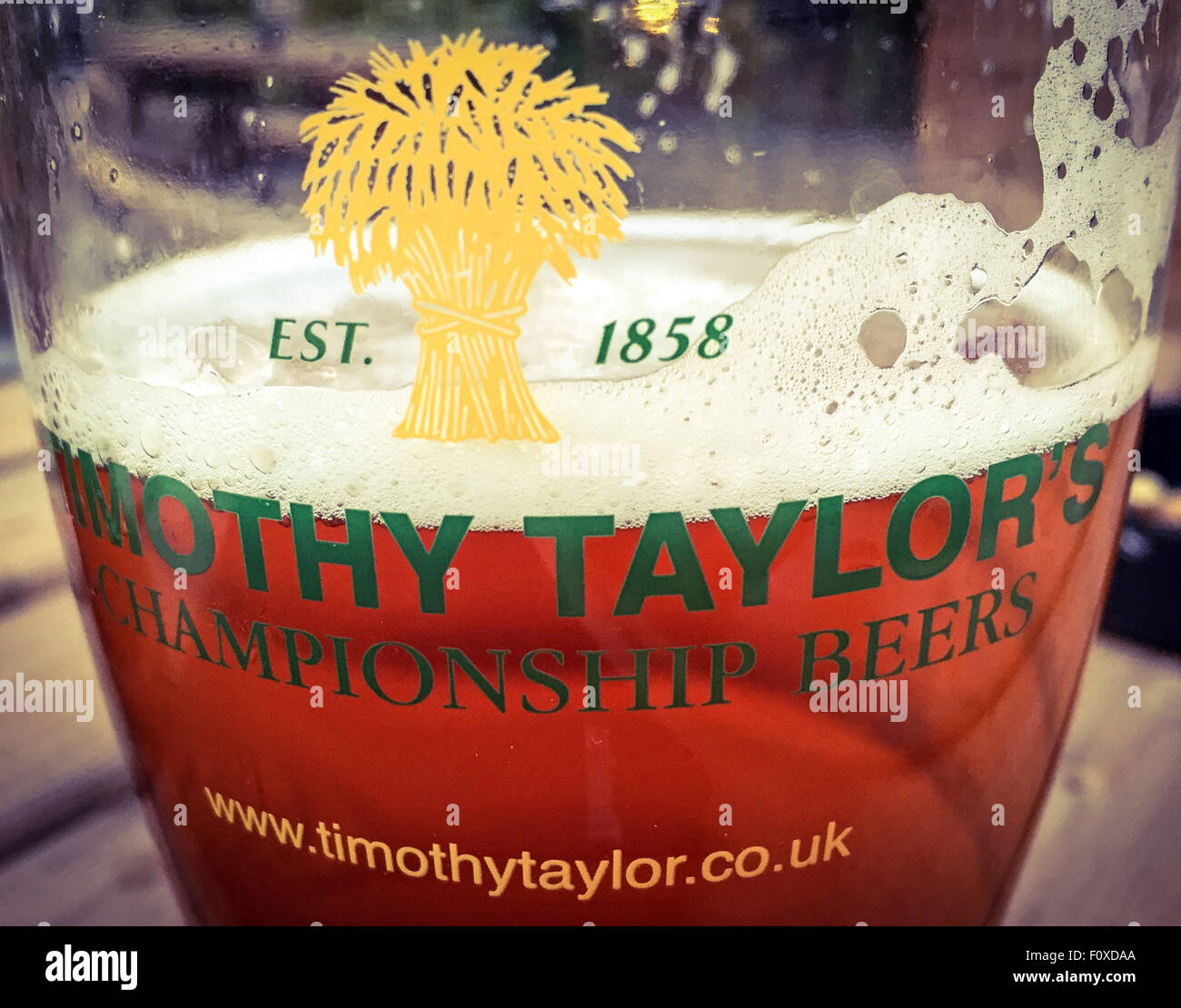 TT Timothy Taylor Championship Beers Glass & Ale, Yorkshire, England, Großbritannien - Est 1858 Stockfoto