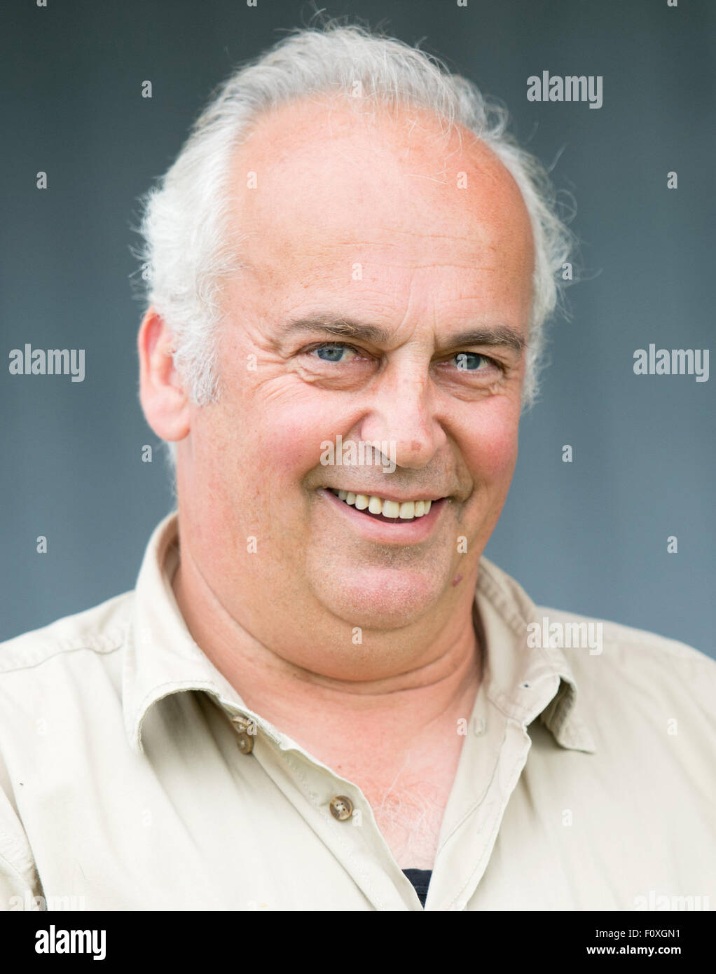 Walter Kau, Leiter des Geschäfts von Skandwood-Horsehouse GmbH auf der Terrasse des seine Specia 