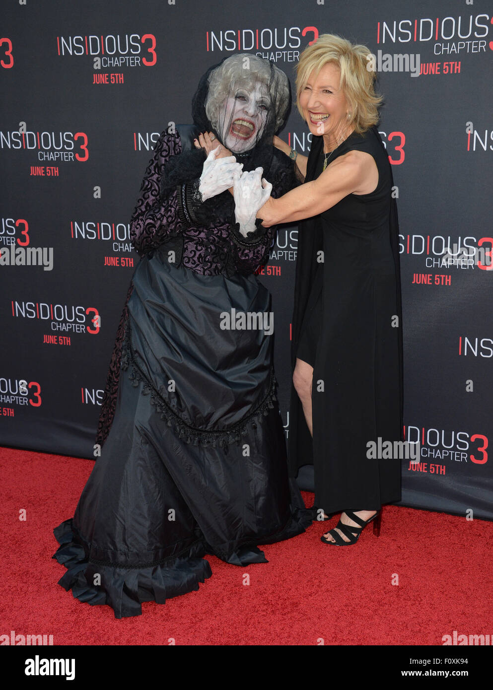 LOS ANGELES, CA - 5. Juni 2015: Schauspielerin Lin Shaye & die schwarze Braut bei der Weltpremiere ihres Films heimtückische Kapitel 3 am TCL Chinese Theatre in Hollywood. Stockfoto