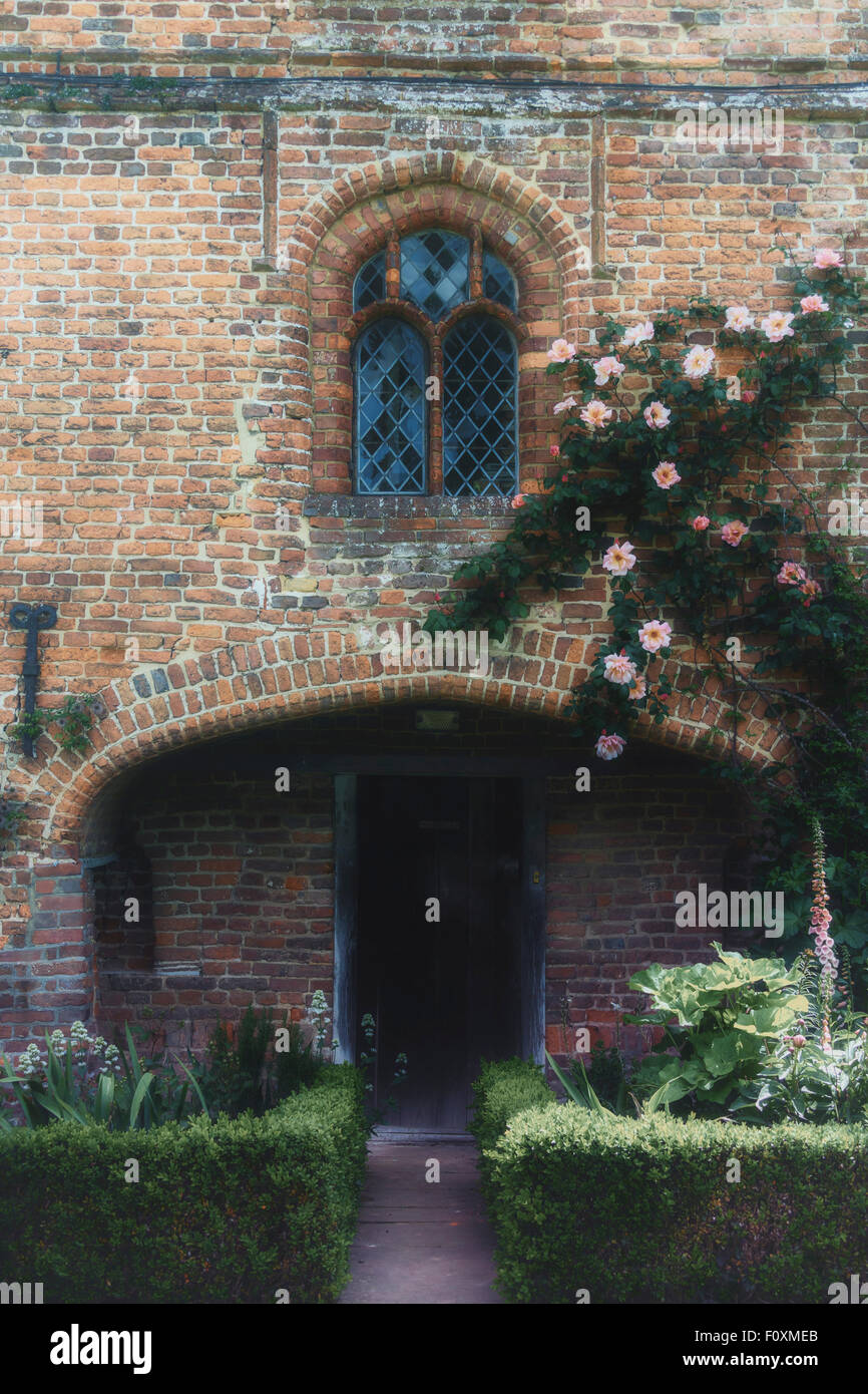 Eingang zu einem englischen cottage Stockfoto