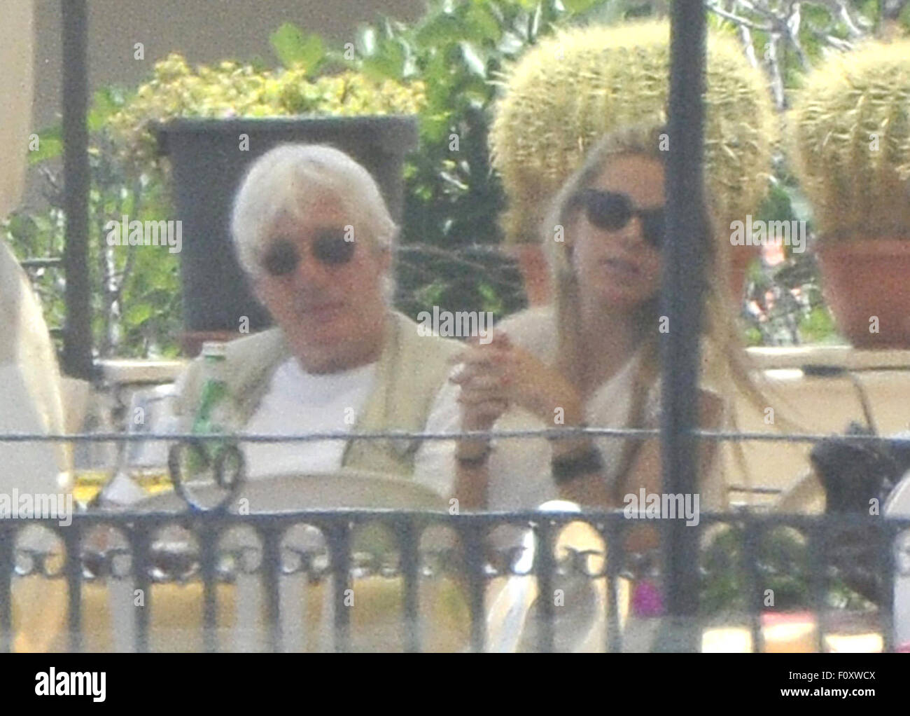 Richard Gere und Freundin Alejandra Silva zu Mittag mit Freunden im Urlaub Sizilien mit: Richard Gere, Alejandra Silva wo: Syrakus, Sizilien, Italien als: 19. Juni 2015 Stockfoto