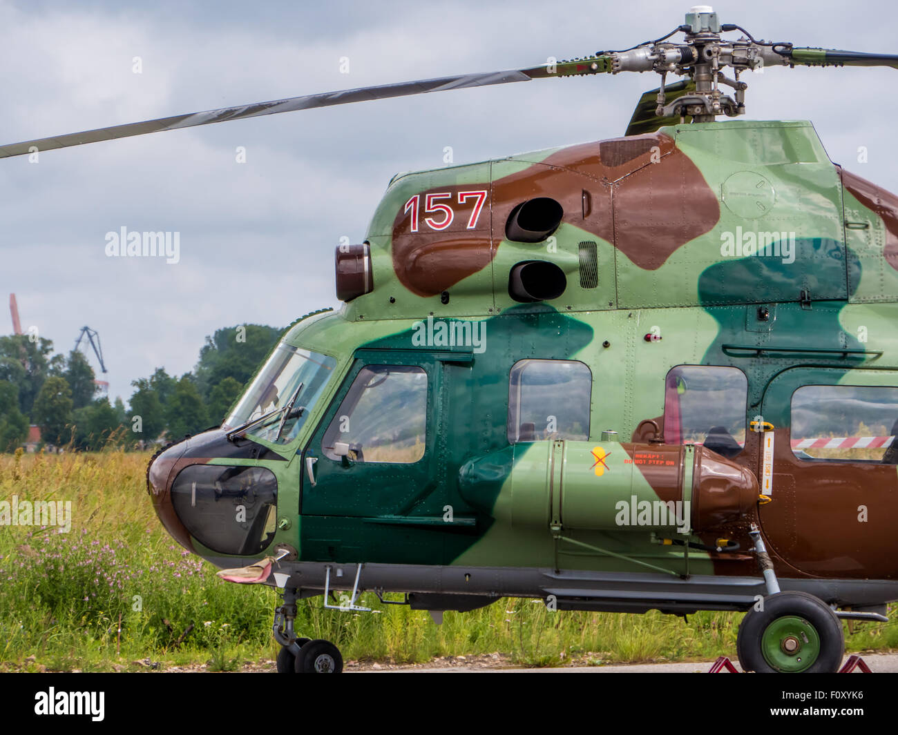 Militärhubschrauber auf Ausstellung in Riga, Lettland Stockfoto