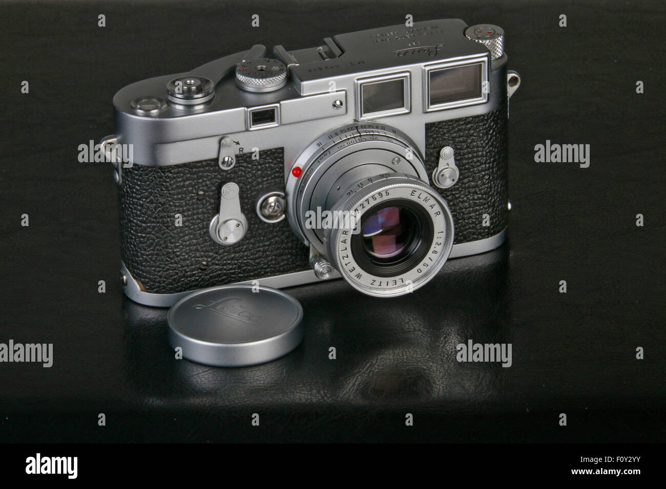 Vintage-Leica M3-35mm-Doppelhub-Kamera mit 50mm Elmar Objektiv Stockfoto