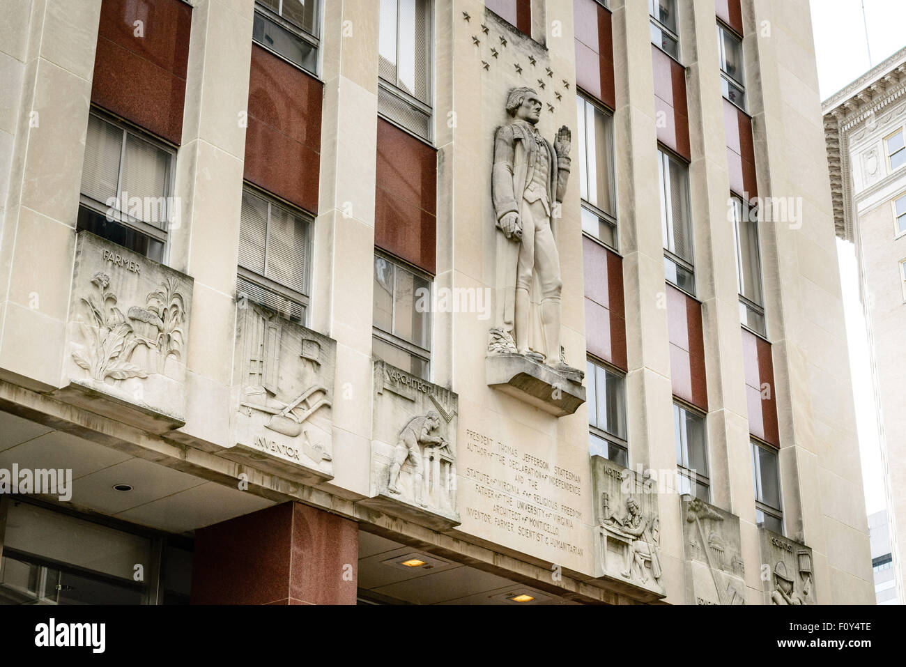 Skulpturen an der Fassade von Thomas Jäger Blanton Bürogebäude (Thomas Jefferson Building), 1220 Bank Street, Richmond, Virginia Stockfoto