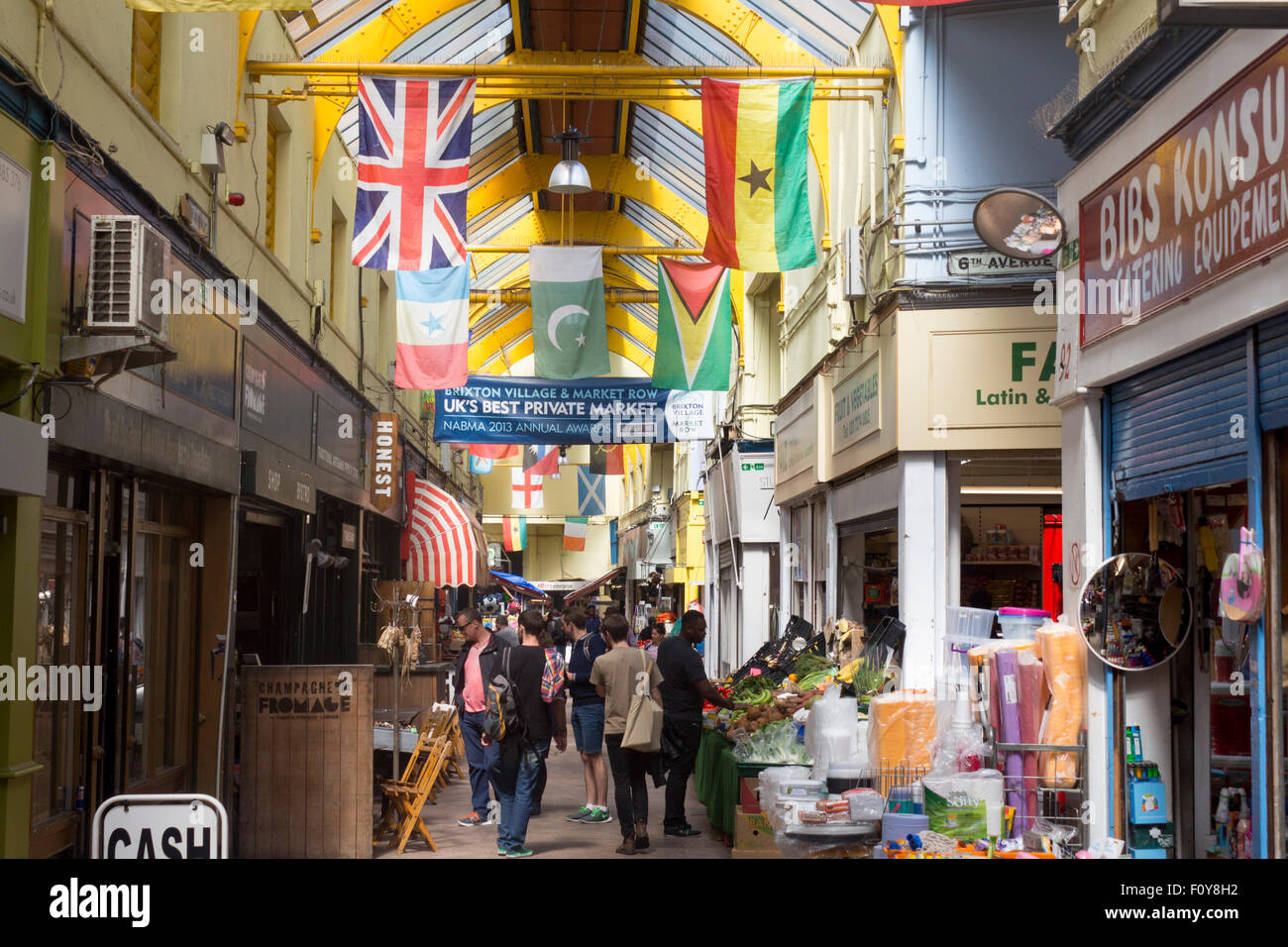 Brixton Dorf Interieur des Marktes mit Bars und Restaurants Brixton London England UK Stockfoto