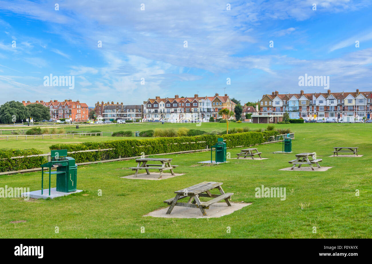Öffentlichen Grillplatz Picknick auf dem Osten Grün in Littlehampton, West Sussex, England, UK. Stockfoto