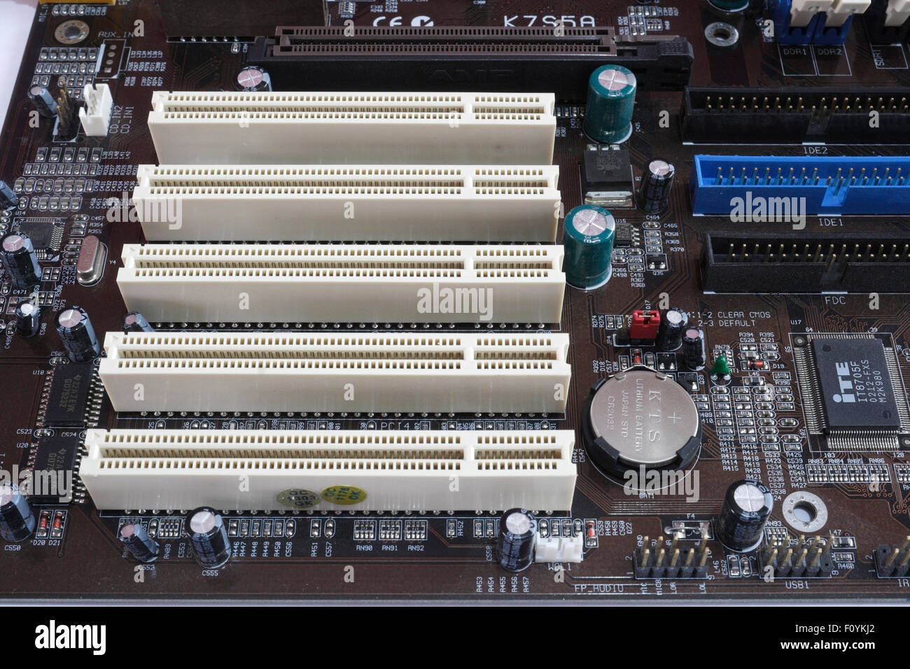Pci steckpl tze auf computer motherboard stockfotografie alamy