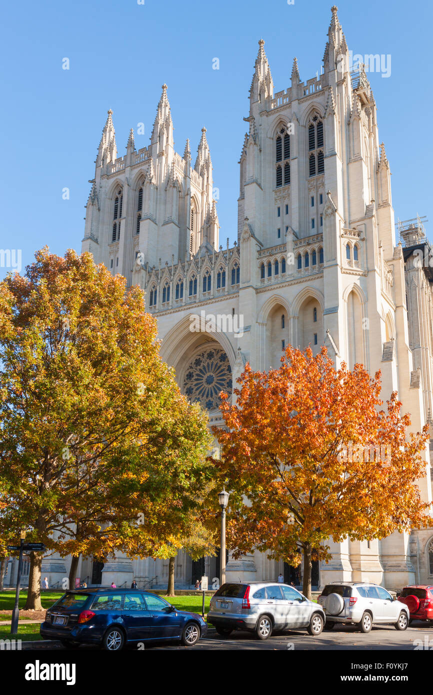 Washington National Cathedral an einen leuchtenden Herbsttag in Washington, DC. Stockfoto