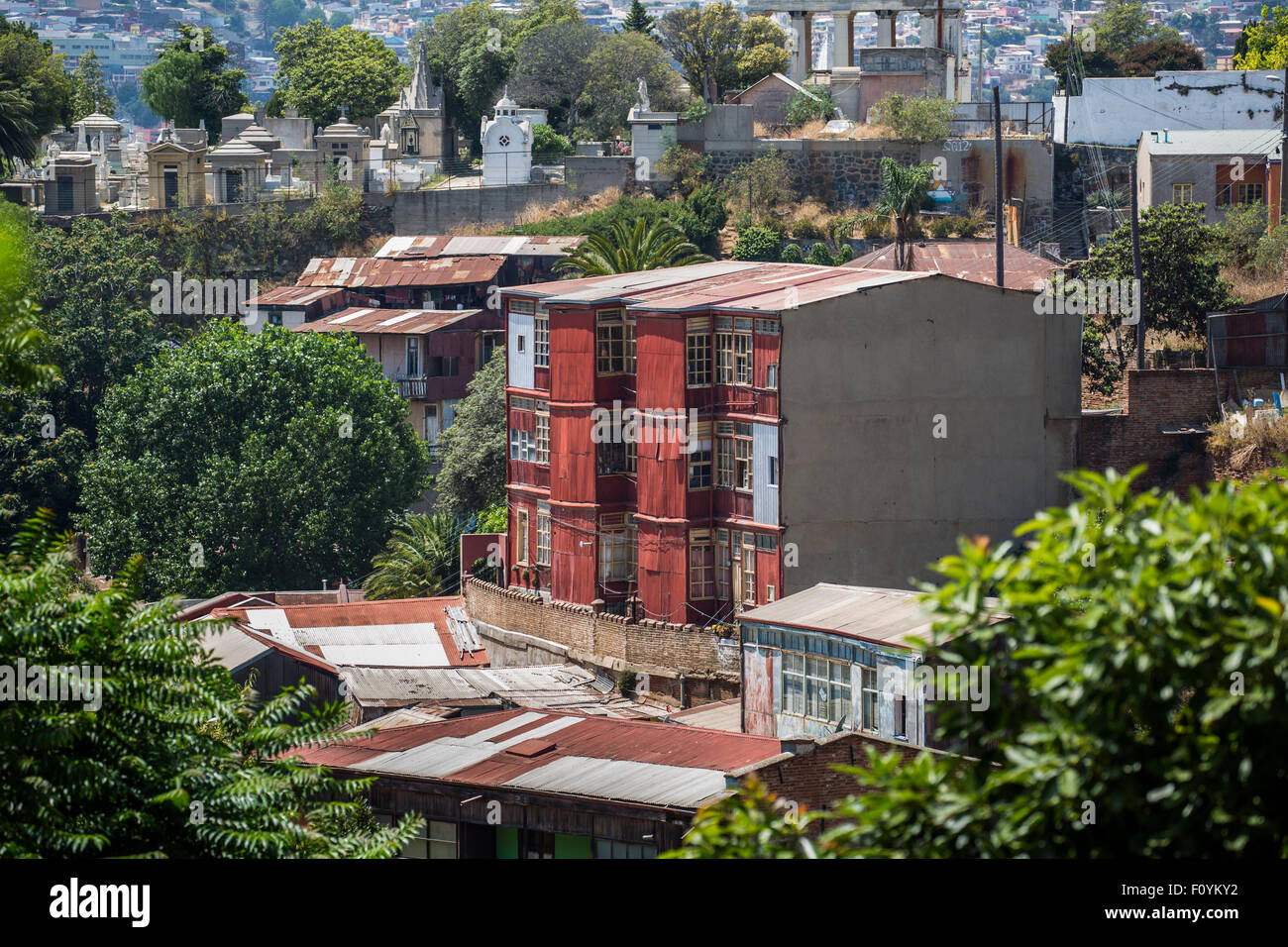 Hügel und Gebäude von Valparaiso, Chile Stockfoto