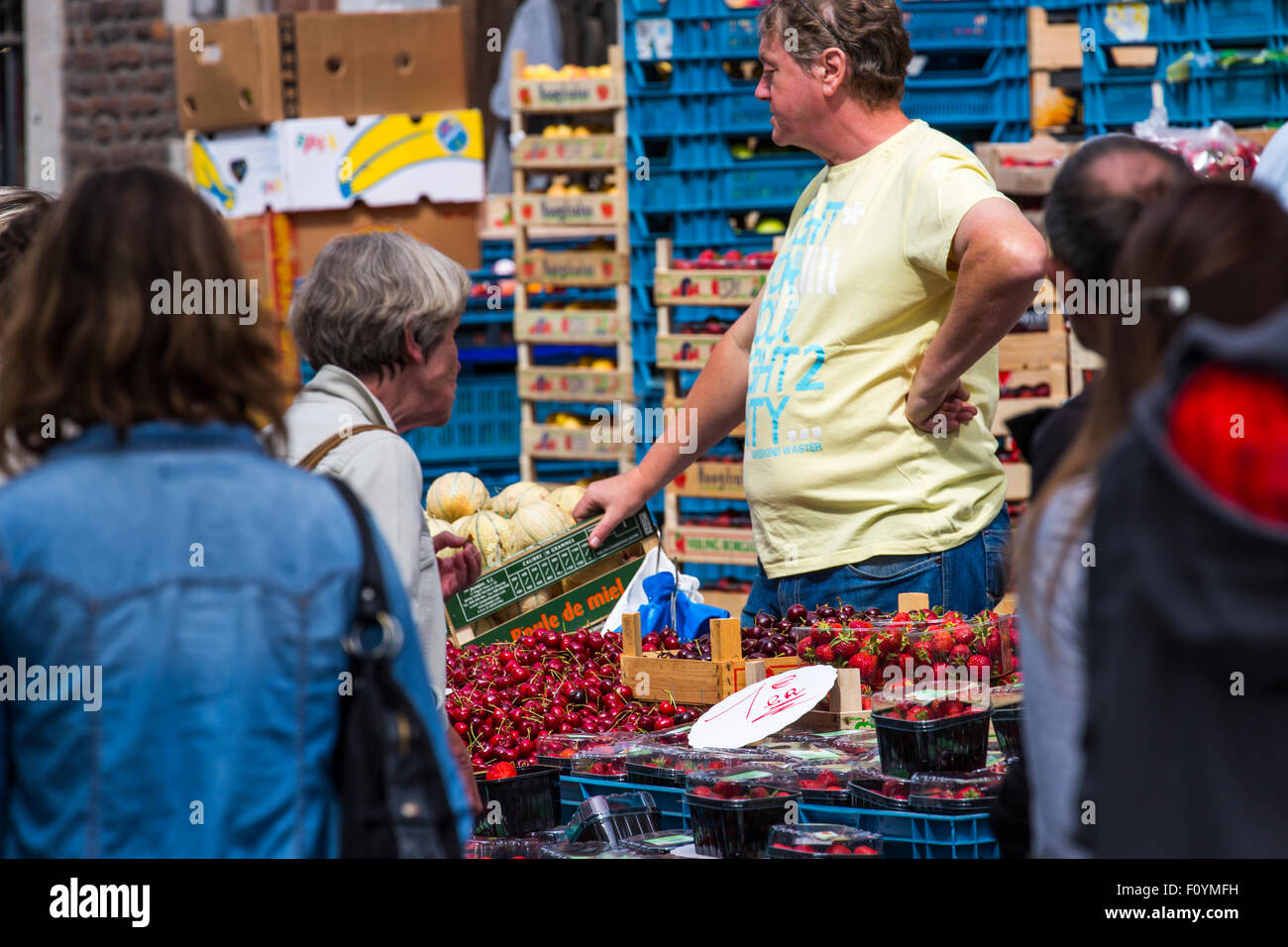 Sonntag Markt In Der Nähe Lüttich sonntag markt -Fotos und -Bildmaterial in hoher Auflösung – Alamy