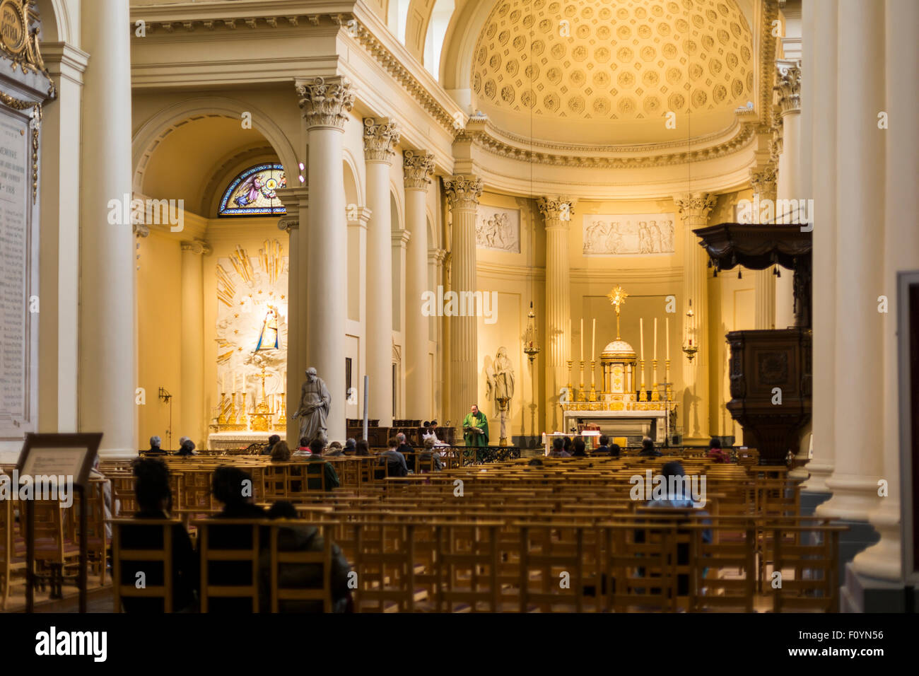 Gottesdienst in Sainte-Jacques-Sur-Coudenberg Kirche in Brüssel, Belgien Stockfoto