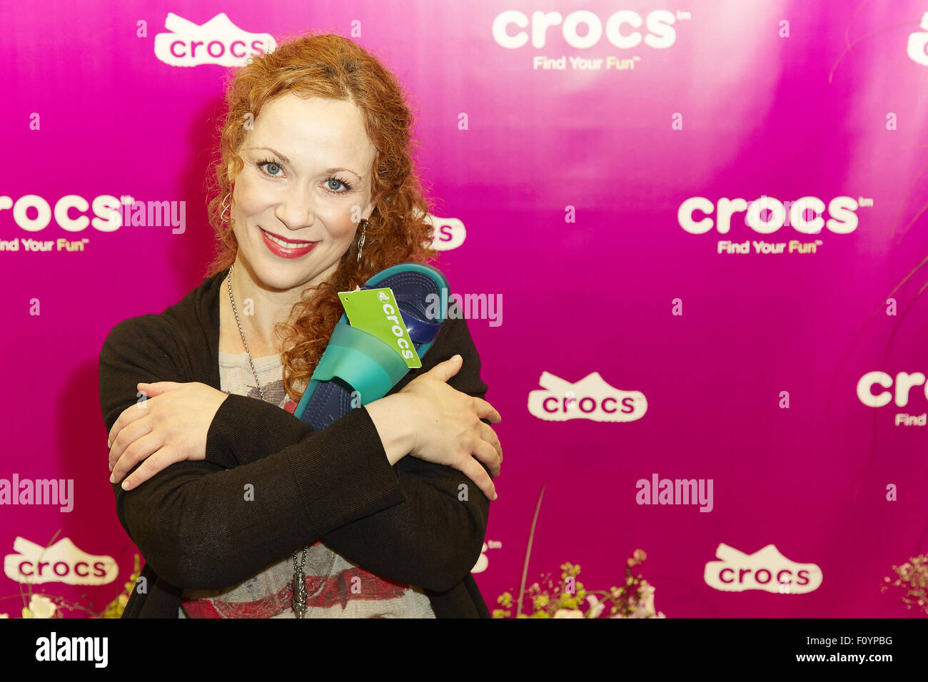 Promis bei Crocs Summer Shopping Event im Crocs Shop Expressionismus