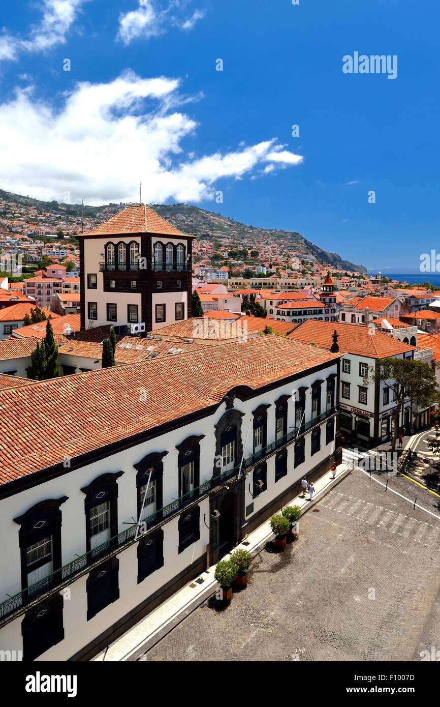 Blick auf das Rathaus und die Innenstadt, Funchal, Madeira, Portugal Stockfoto