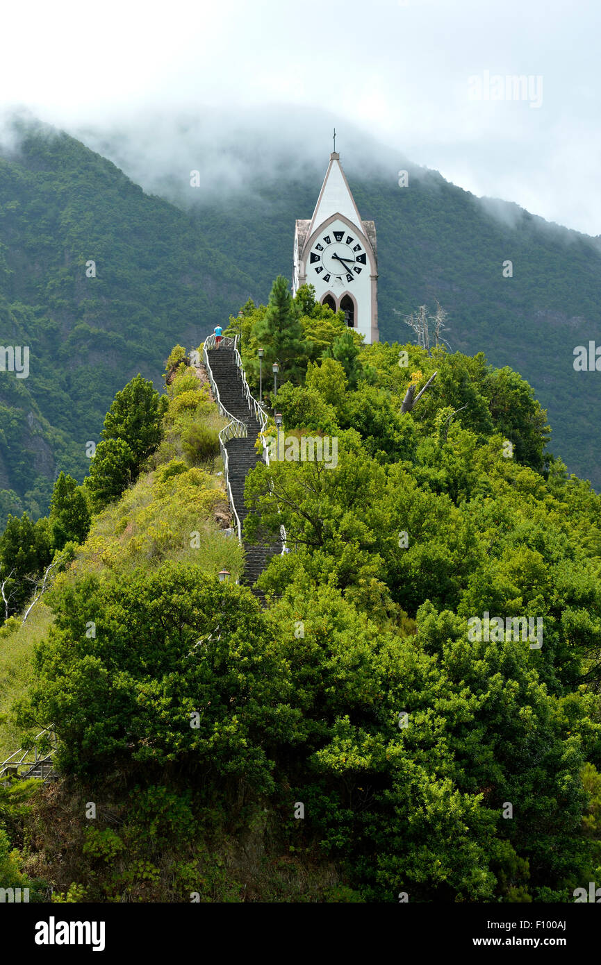 Fatima Kapelle auf einem grünen Hügel, die Capela de Nossa Senhora de Fátima, Sao Vicente, Madeira, Portugal Stockfoto