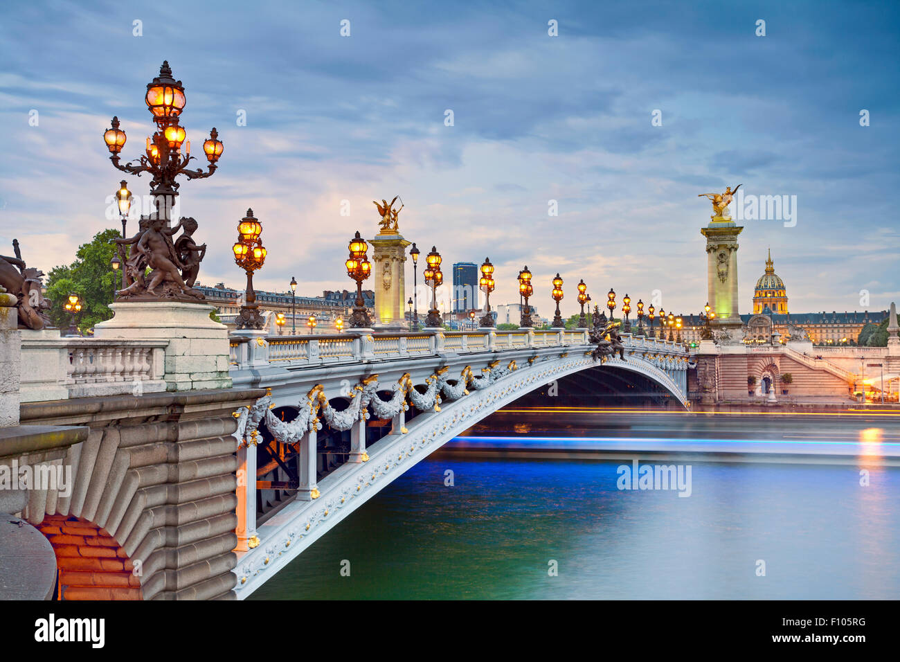 Bild von der Brücke Alexandre III, befindet sich in Paris, Frankreich. Stockfoto