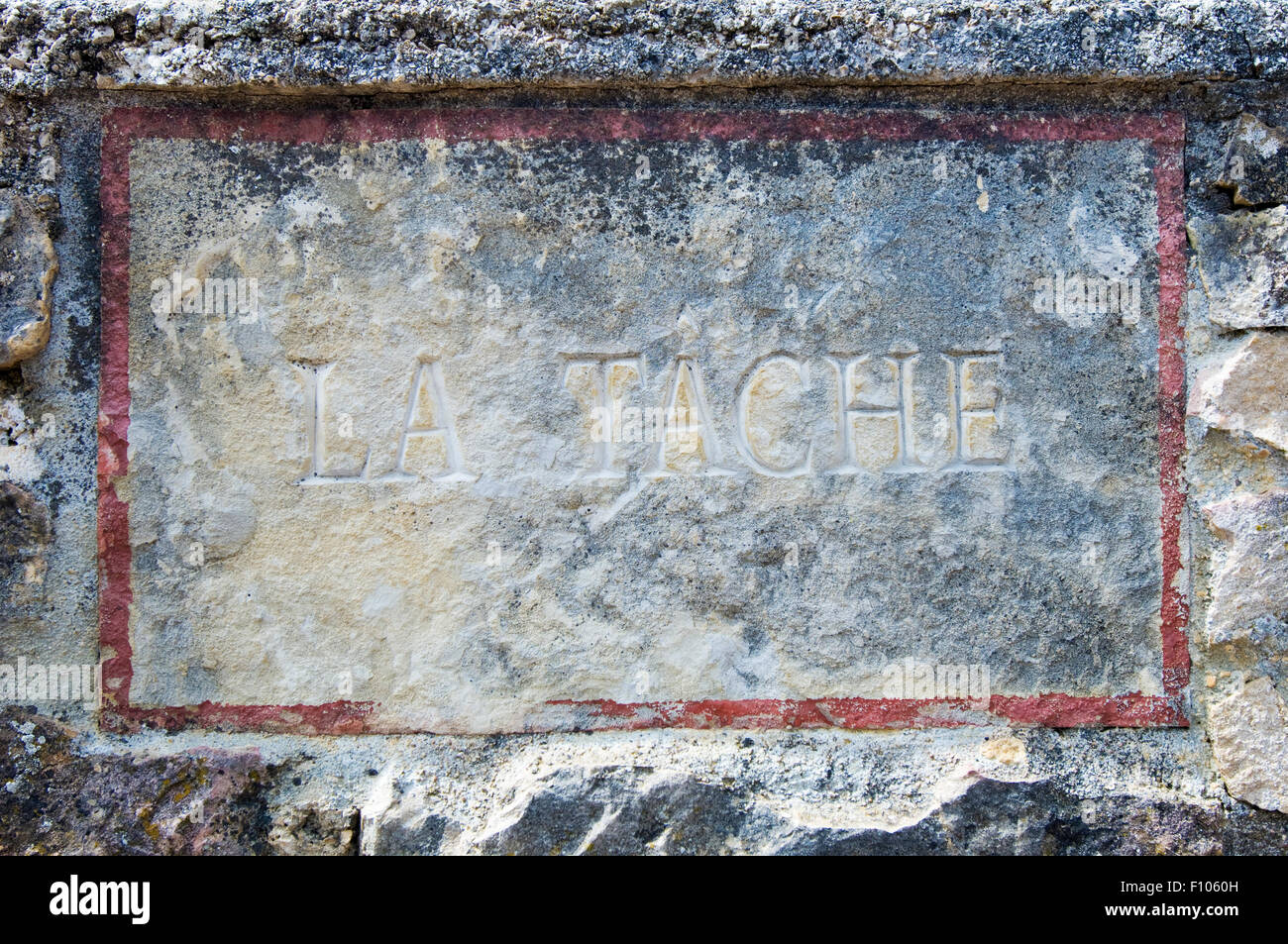 Der Weinberg Namen Marker der La Tache Weinberge in Burgund, Frankreich Stockfoto