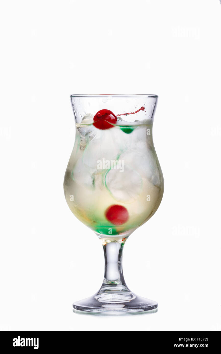 Champagner-alkoholischen Cocktail im Hurricane Glas mit Morello Kirsche garniert Stockfoto