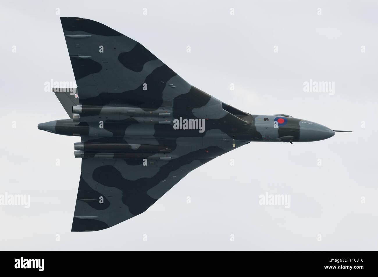 Der letzte flugfähige Avro Vulcan V-Force Bomber XH558 fliegt zum letzten Mal auf der Dawlish Air Show 2015. Stockfoto