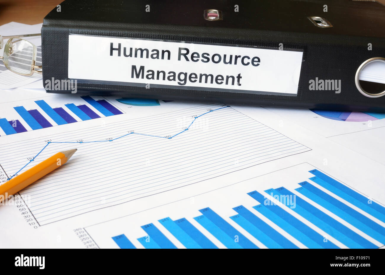 Grafiken und Datei-Ordner mit Label Human Resource Management. Business-Konzept. Stockfoto