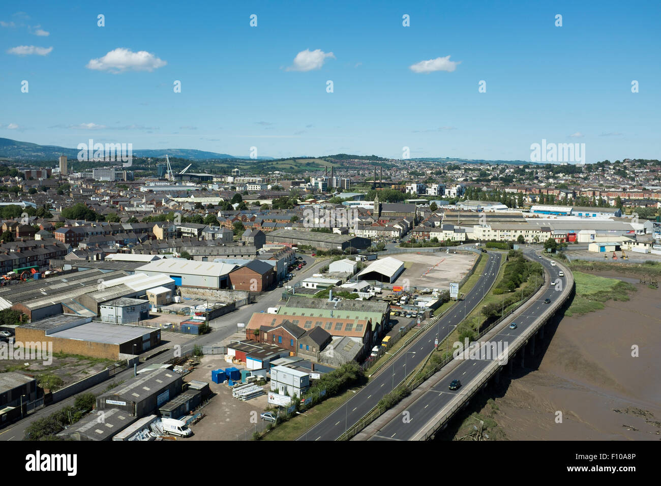 Blick über die Innenstadt vom oberen Rand der Schwebefähre Newport South Wales Stockfoto