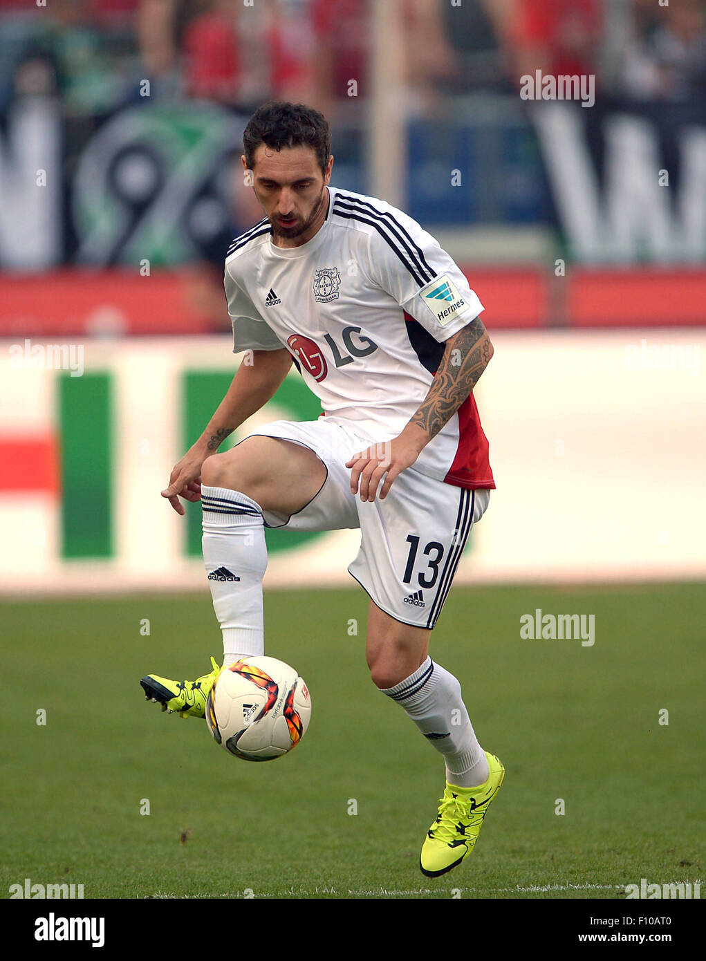 Hannover, Deutschland. 22. August 2015. Leverkusens Roberto Hilbert in Aktion während der deutschen Fußball-Bundesliga-Fußball-match zwischen Hannover 96 und Bayer 04 Leverkusen in der HDI-Arena in Hannover, 22. August 2015. Bildnachweis: Dpa picture Alliance/Alamy Live News Stockfoto