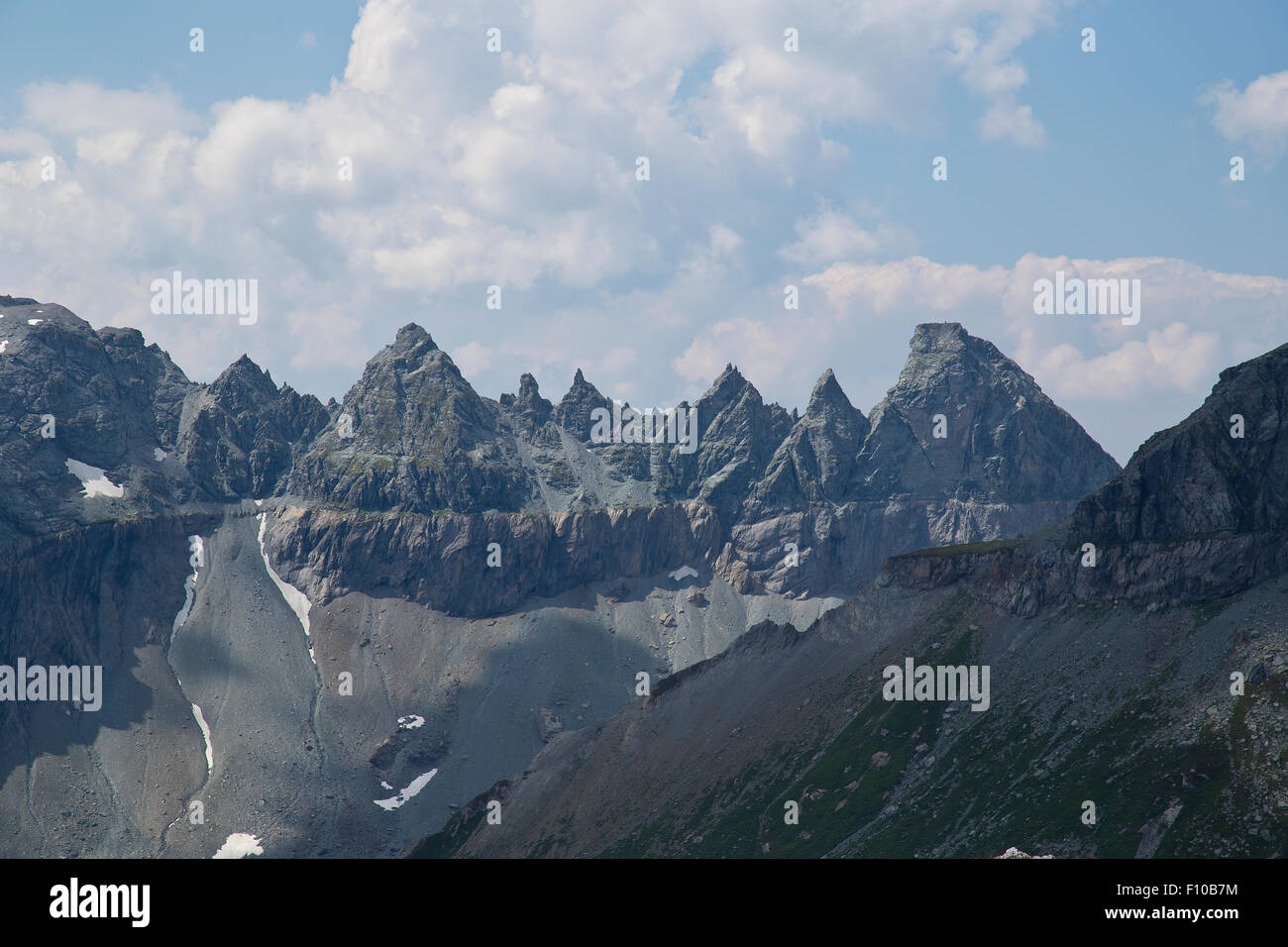 Schweizer Alpen im Sommer Stockfoto