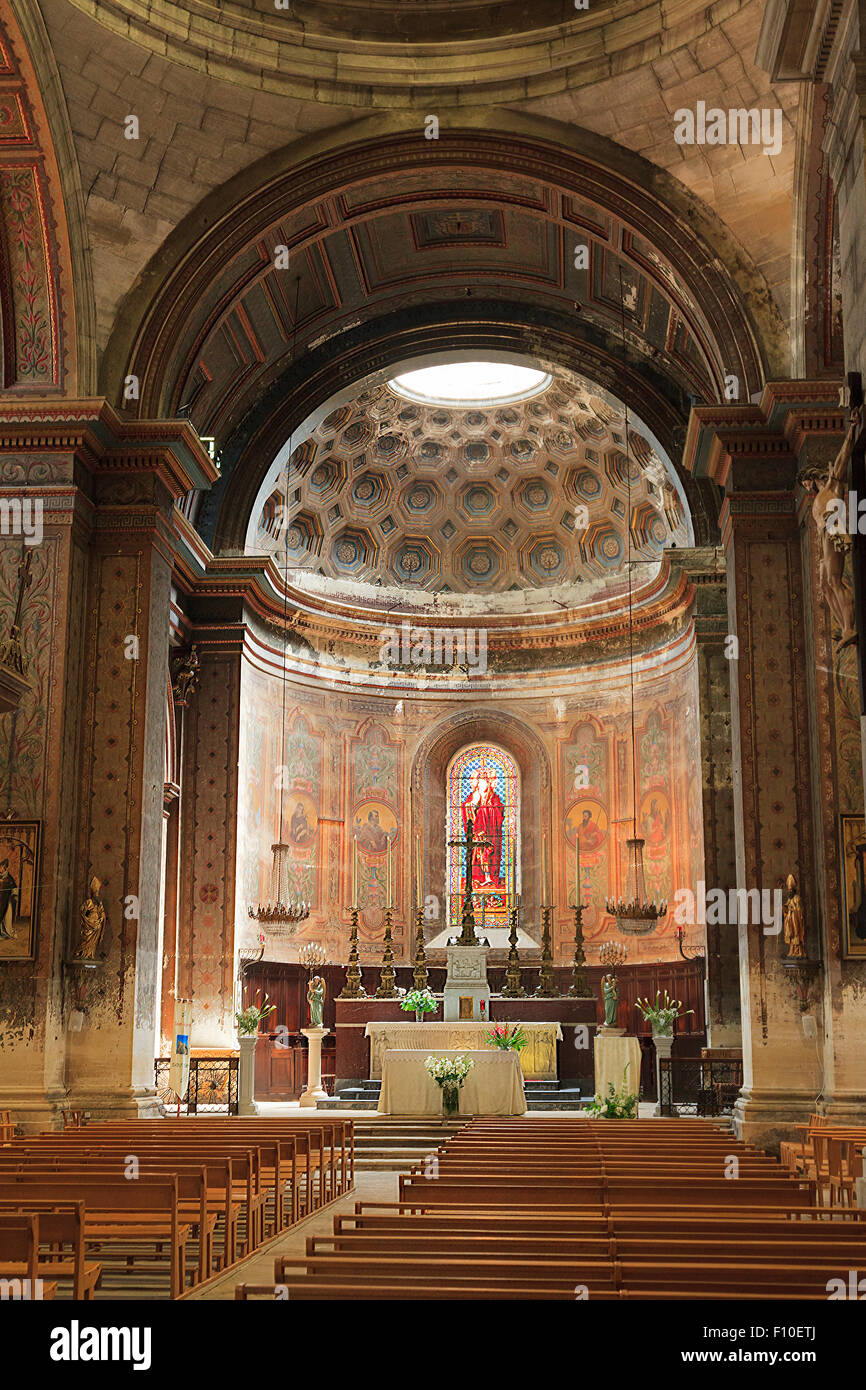 Interieur der Kirche St. Martin in Saint-Rémy-de-Provence-Frankreich Stockfoto