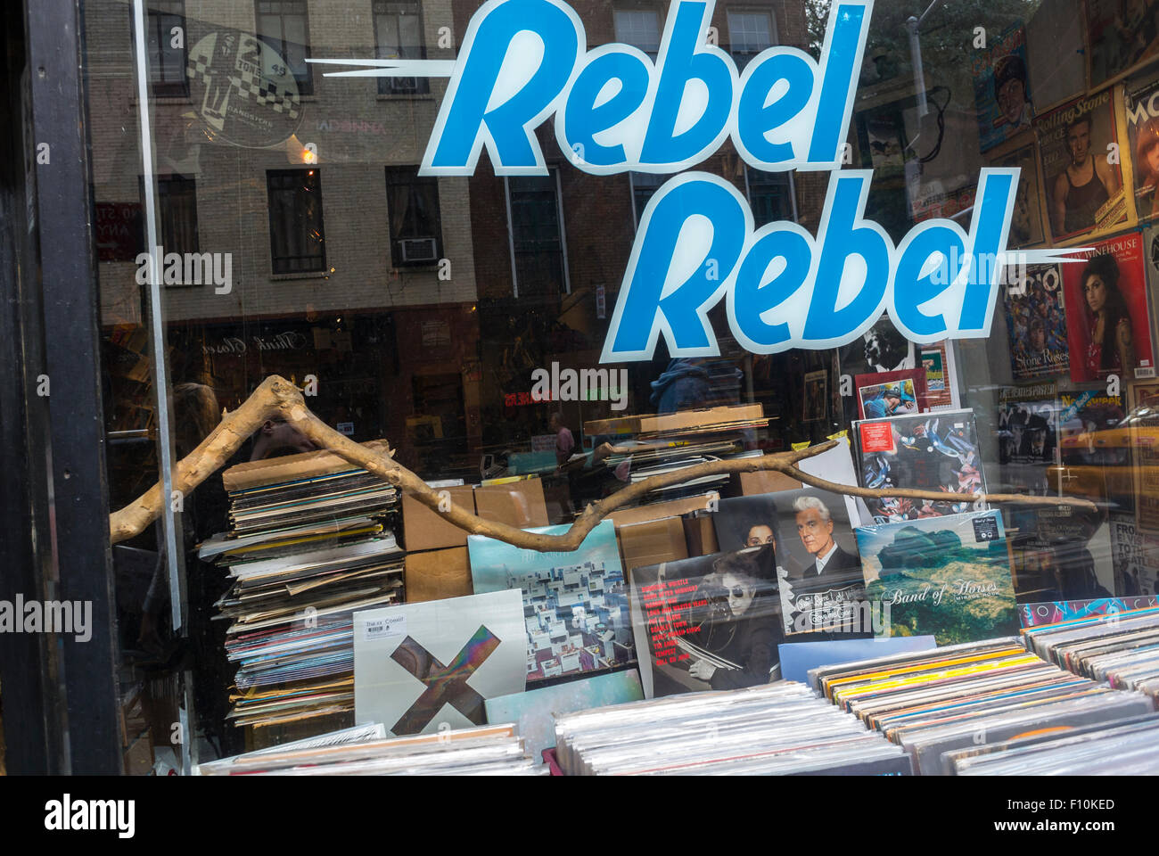 New York City, USA, Detail, Old Record Vinyl Music Store, Schild „Rebel, Rebel“ an der Bleecker Street, Shopping in Greenwich Village, Frontfenster, Plattenschild Stockfoto