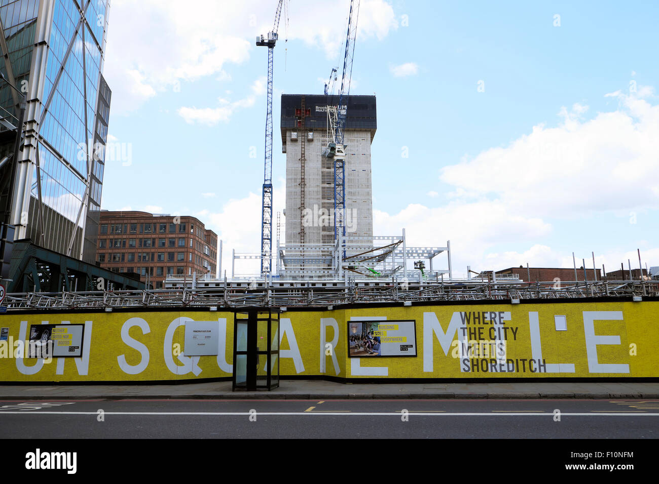 Neue Baustelle mit Baukern, Kranen und Square Mile Horten in Norton Folgate, Shoreditch City of London, England UK KATHY DEWITT Stockfoto