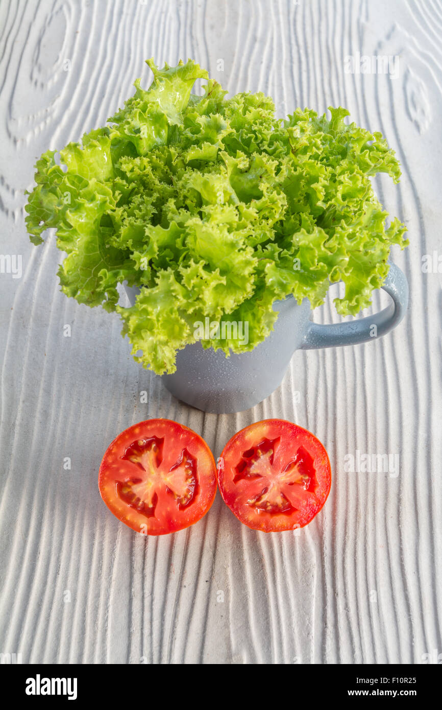 Beilage Salat und Tomate Stockfoto