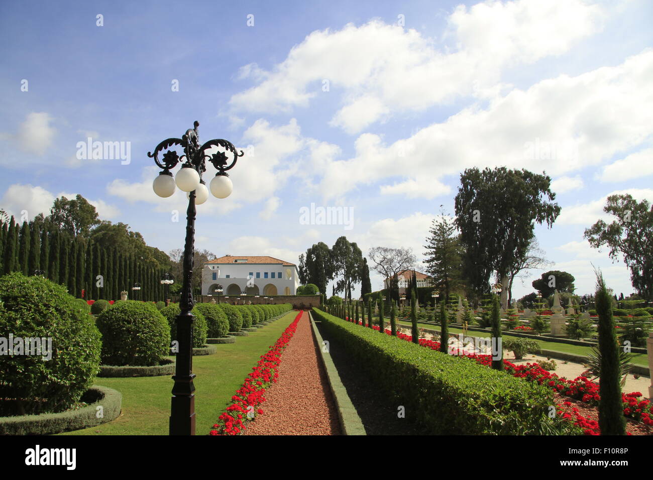 Die Bahai-Gärten in Akko, die Gärten umgeben das historische Herrenhaus wo Bahá 'u' Lláh, der Prophet-Gründer des Bahá'Í-Religion, lebte in den letzten Jahren seines Lebens und das Heiligtum, wo seine sterblichen Überreste wurden zur Ruhe gebettet, Stockfoto