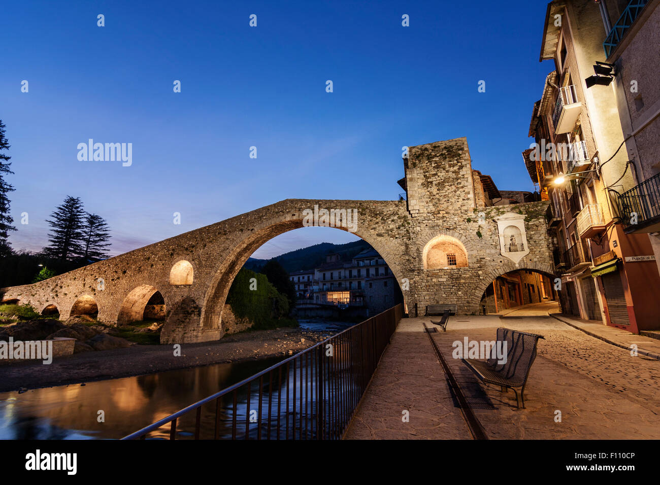 Nou Brücke, Camprodon. Ter Fluss. XII Jahrhundert. Stockfoto