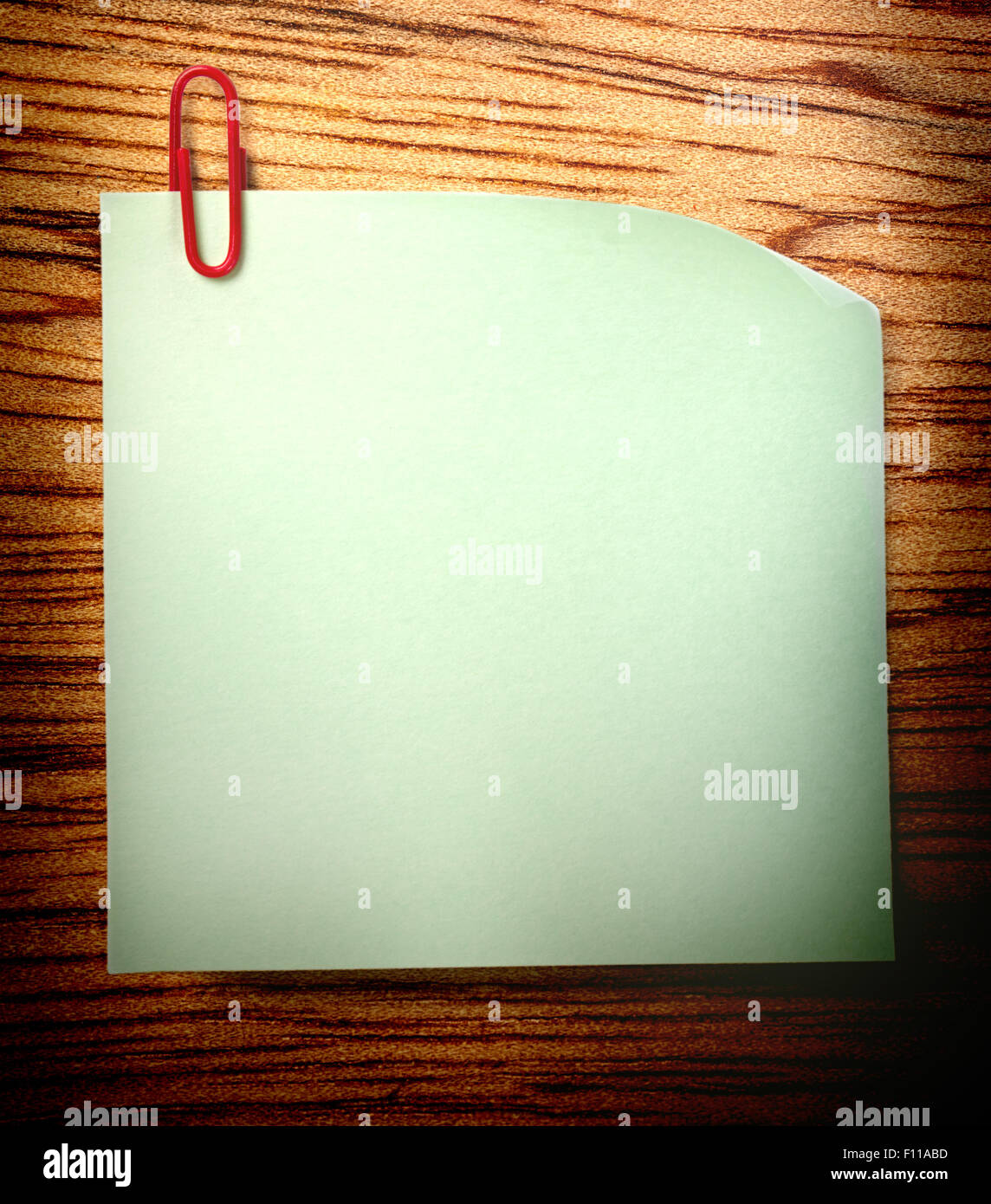 Leere Aufkleber und Clip on White Stockfoto